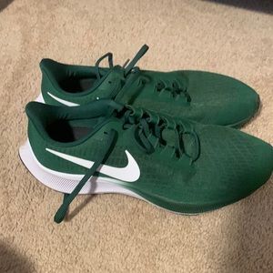 nike womens running shoes green size 11